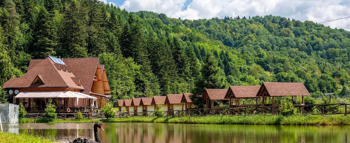 Готель «Осоння Карпати» в Східниці
